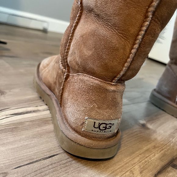 UGG Bailey Button Triple Button - Picture 9 of 11